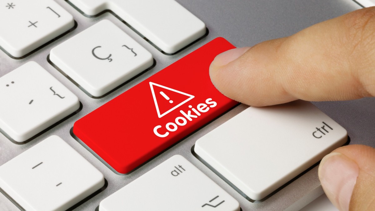Representación de la alerta de cookies en un teclado de ordenador